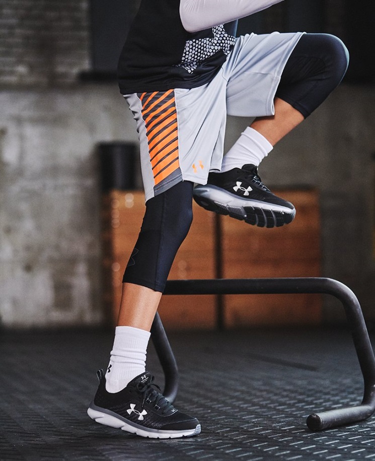 Fekete Osztályos Iskolai Assert 8 Db Futócipő Páncél Alatti Cipő