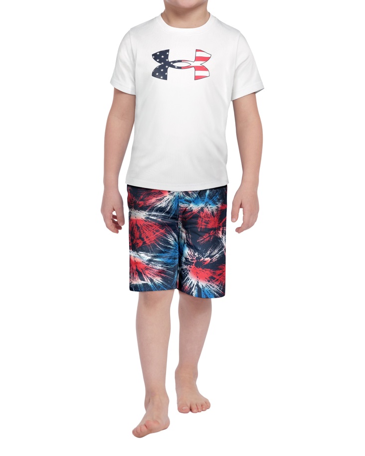 Fehér/piros Fiúk Csecsemő Tűzijátéka Páncél Alatt, Magyarország